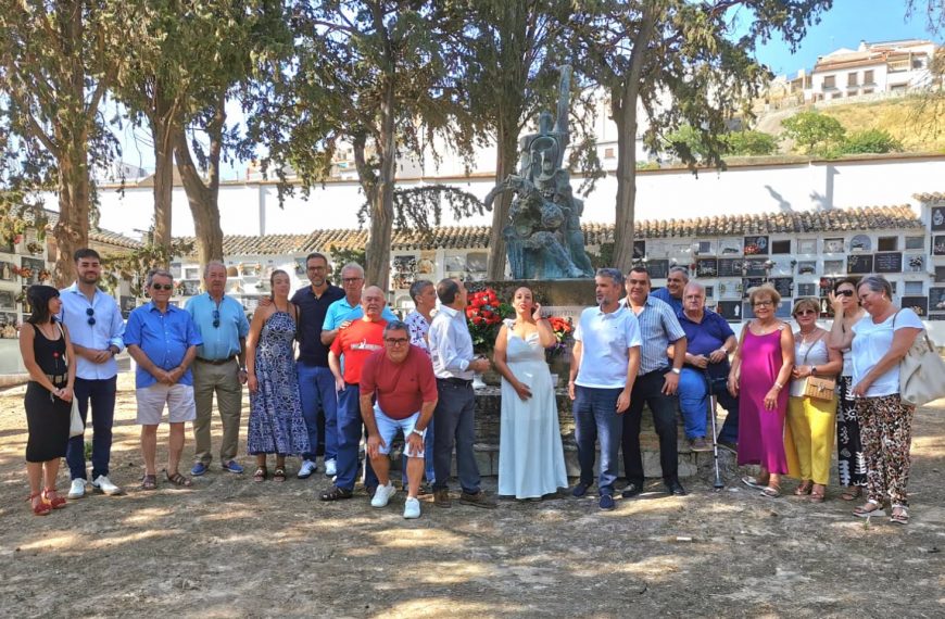 El PSOE de Antequera rinde homenaje a las víctimas de la Guerra Civil en el aniversario de la represión franquista