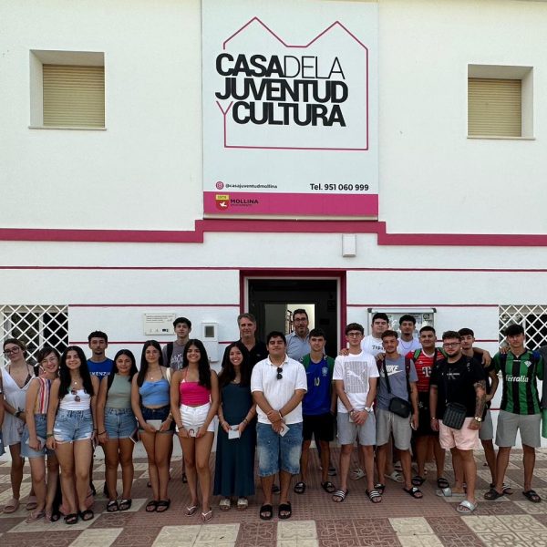 El Ayuntamiento de Mollina entrega la Constitución a los jóvenes que cumplen 18 años