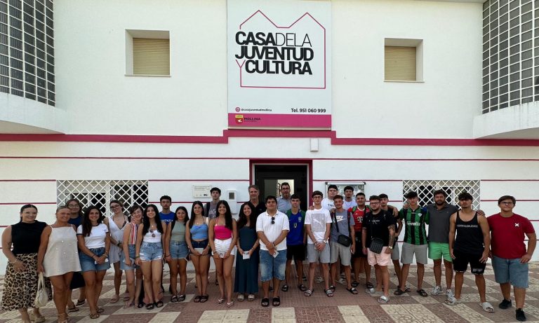 El Ayuntamiento de Mollina entrega la Constitución a los jóvenes que cumplen 18 años