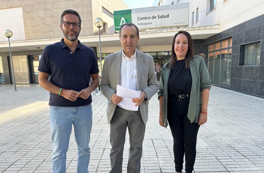 Ruiz Espejo (PSOE): «La Junta debe aumentar la inversión en sanidad y frenar las derivaciones a la privada».