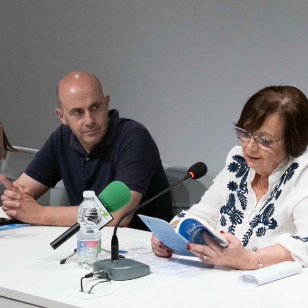 Historias de Mesa Camilla, el retrato literario de la vida de las mujeres tras la guerra, ve la luz en Archidona