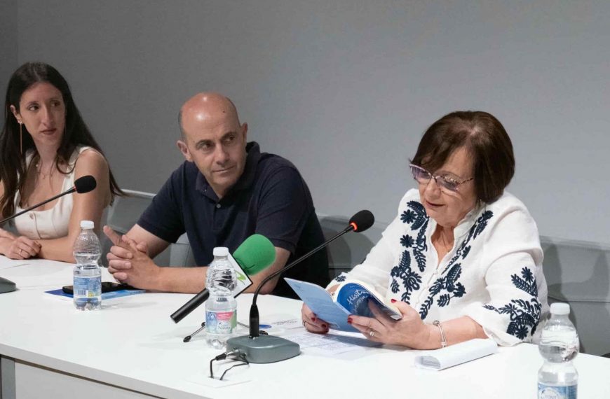 Historias de Mesa Camilla, el retrato literario de la vida de las mujeres tras la guerra, ve la luz en Archidona