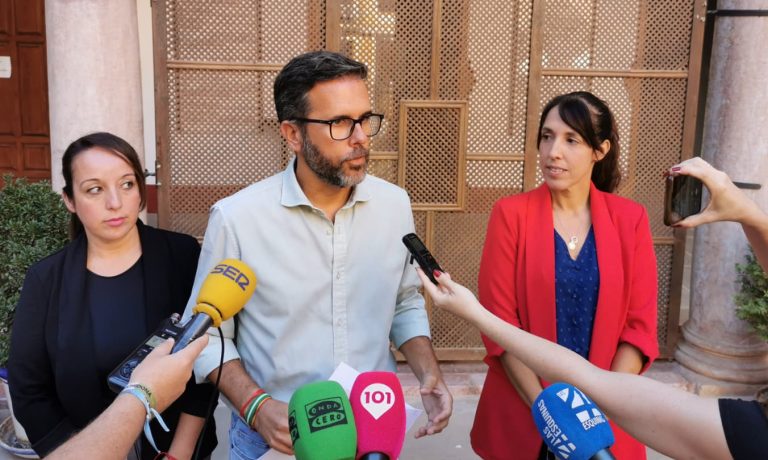 Kiko Calderón denuncia la precariedad laboral de los bomberos forestales en Andalucía