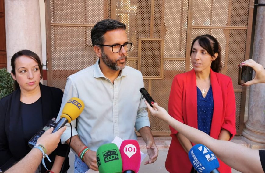 Kiko Calderón denuncia la precariedad laboral de los bomberos forestales en Andalucía