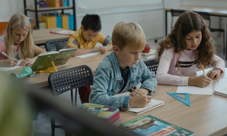 Cuevas Bajas abre el plazo de ayudas de 100 euros para libros escolares del curso 2025/26