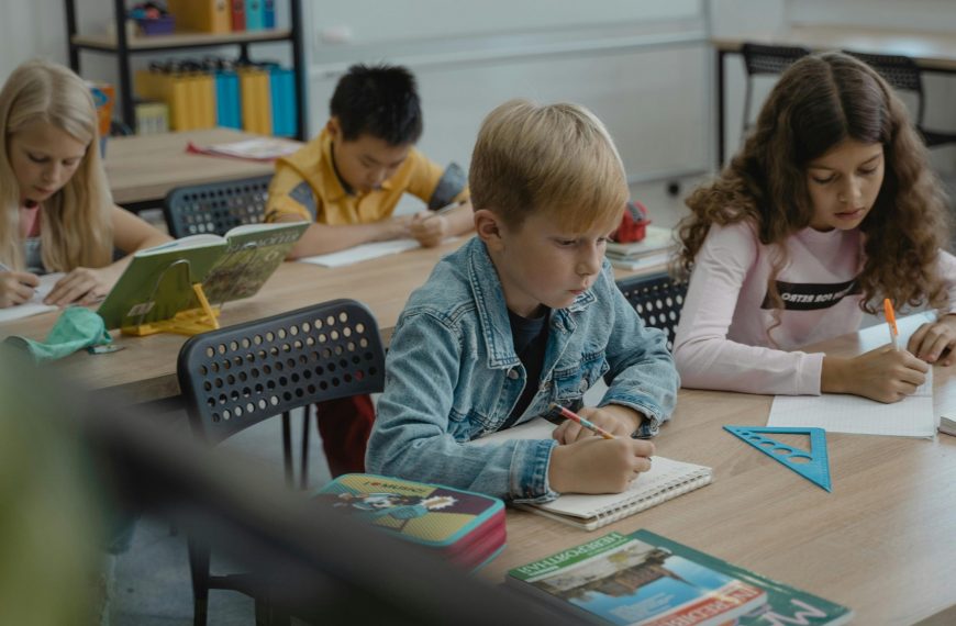 Cuevas Bajas abre el plazo de ayudas de 100 euros para libros escolares del curso 2025/26