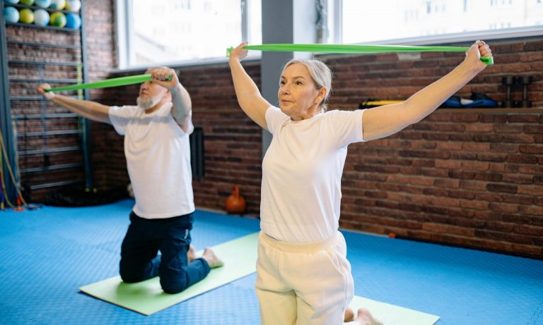 Una semana de cine, formación y juegos para homenajear a sus mayores en Cuevas Bajas