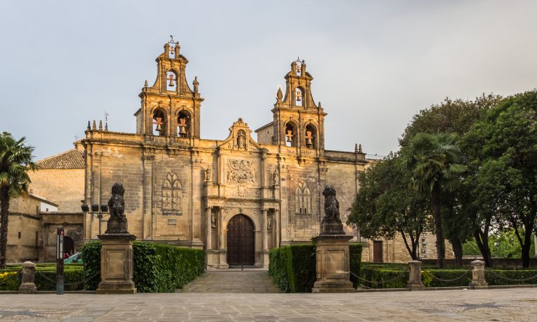 Cuevas Bajas celebra la Semana del Mayor con un viaje a Úbeda y Baeza