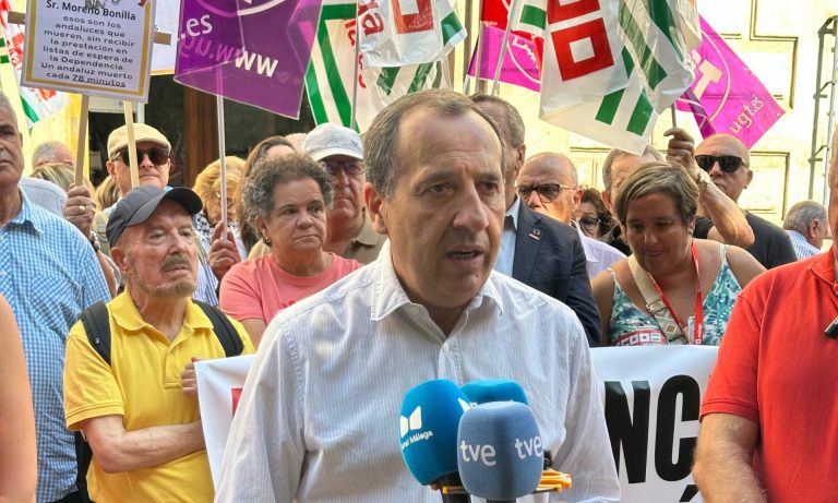 El PSOE exige al Gobierno de Juanma Moreno más atención a las personas mayores dependientes