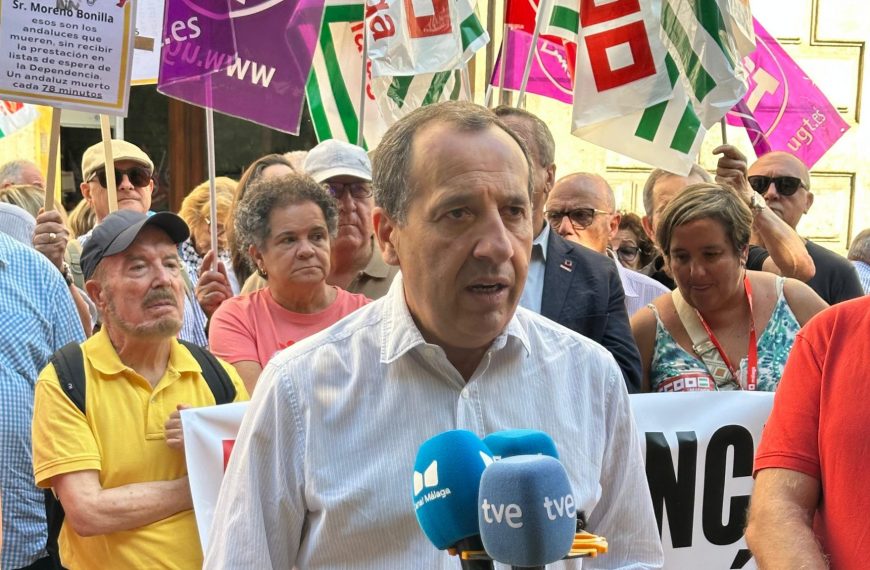 El PSOE exige al Gobierno de Juanma Moreno más atención a las personas mayores dependientes