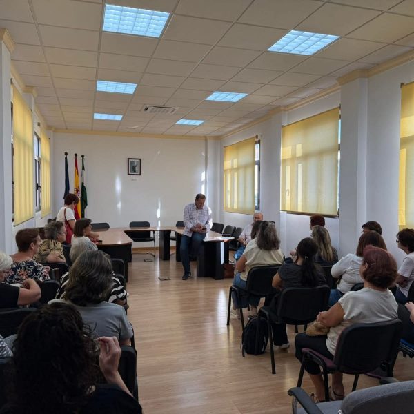El Ayuntamiento de Cuevas Bajas celebra una reunión informativa con afectadas por errores en las pruebas de detección del cáncer de mama