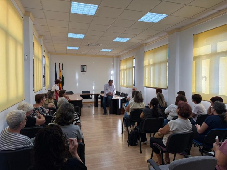 El Ayuntamiento de Cuevas Bajas celebra una reunión informativa con afectadas por errores en las pruebas de detección del cáncer de mama