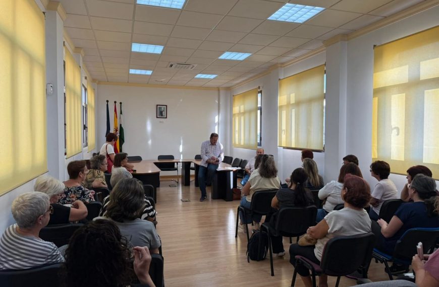 El Ayuntamiento de Cuevas Bajas celebra una reunión informativa con afectadas por errores en las pruebas de detección del cáncer de mama
