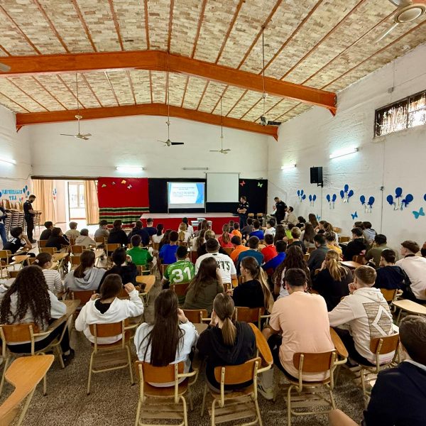 La Policía Local imparte un curso sobre el uso de vehículos de movilidad personal en el colegio La Milagrosa