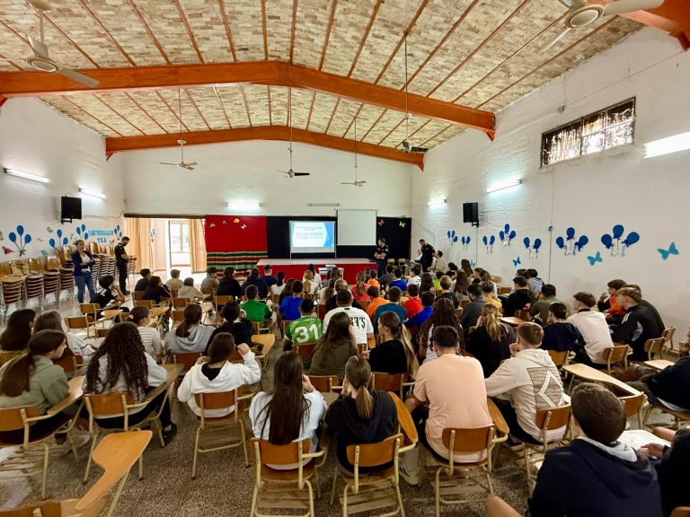 La Policía Local imparte un curso sobre el uso de vehículos de movilidad personal en el colegio La Milagrosa