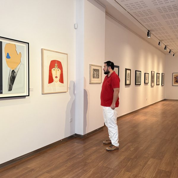 La exposición de maestros del grabado contemporáneo de la colección de arte de Fundación Unicaja recala en Antequera
