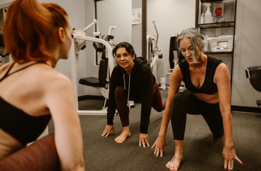 Cuevas Bajas presenta su programa de clases monitorizadas en el gimnasio municipal 2025