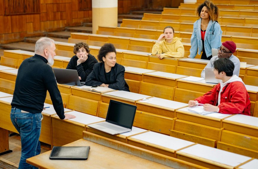 Cuevas Bajas abre la convocatoria de ayudas universitarias para el curso 2025/26