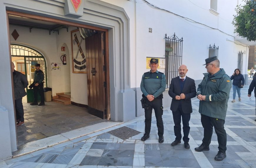 El Gobierno ejecuta obras de mejora en el cuartel de la Guardia Civil en Antequera
