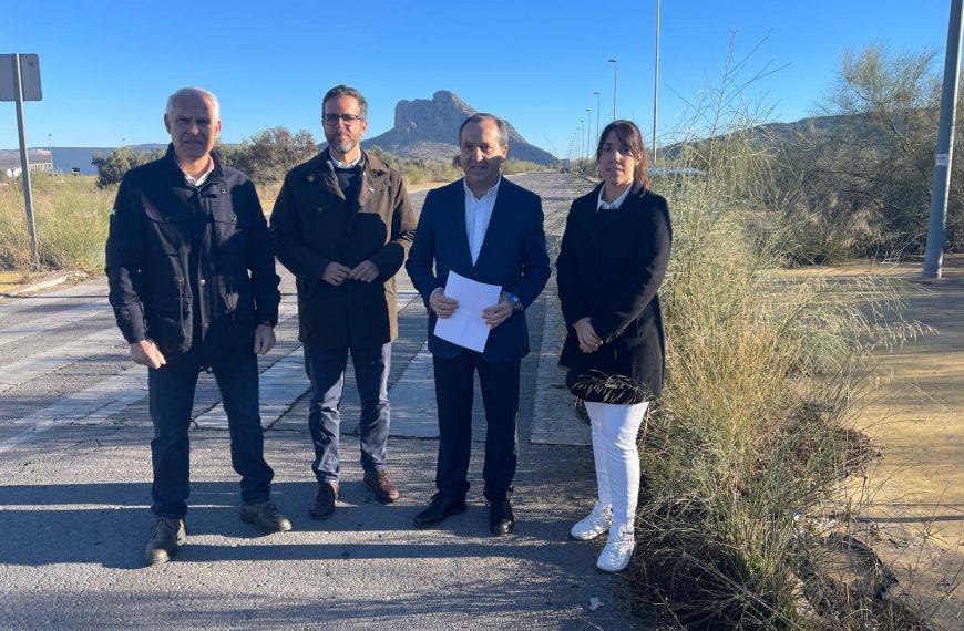 Ruíz Espejo condena el último asesinato machista y exige un plan urgente de mantenimiento para el Parque Empresarial de Antequera