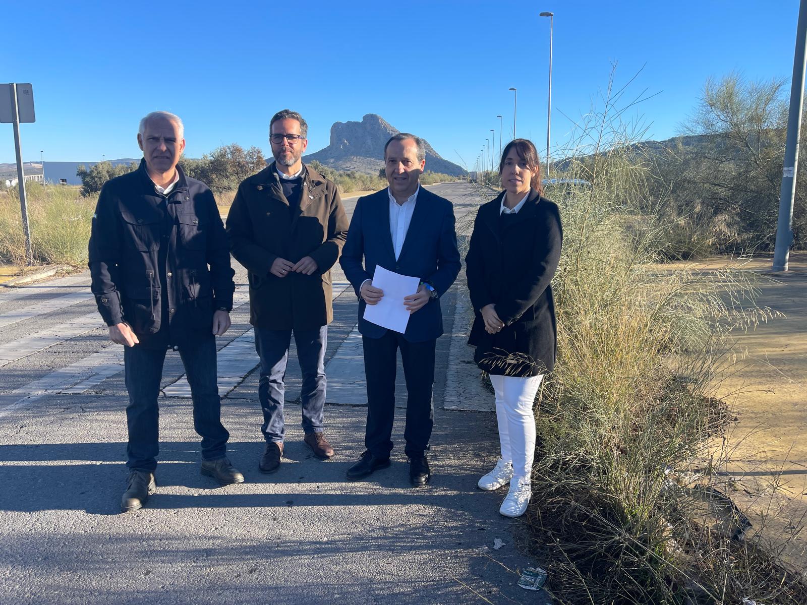 Ruíz Espejo condena el último asesinato machista y exige un plan urgente de mantenimiento para el Parque Empresarial de Antequera