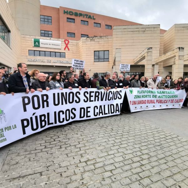 La Plataforma por la Mayoría Social de la Comarca de Antequera reúne a vecinos y representantes municipales en defensa de la Sanidad Pública