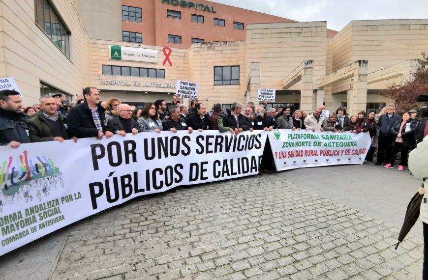 La Plataforma por la Mayoría Social de la Comarca de Antequera reúne a vecinos y representantes municipales en defensa de la Sanidad Pública