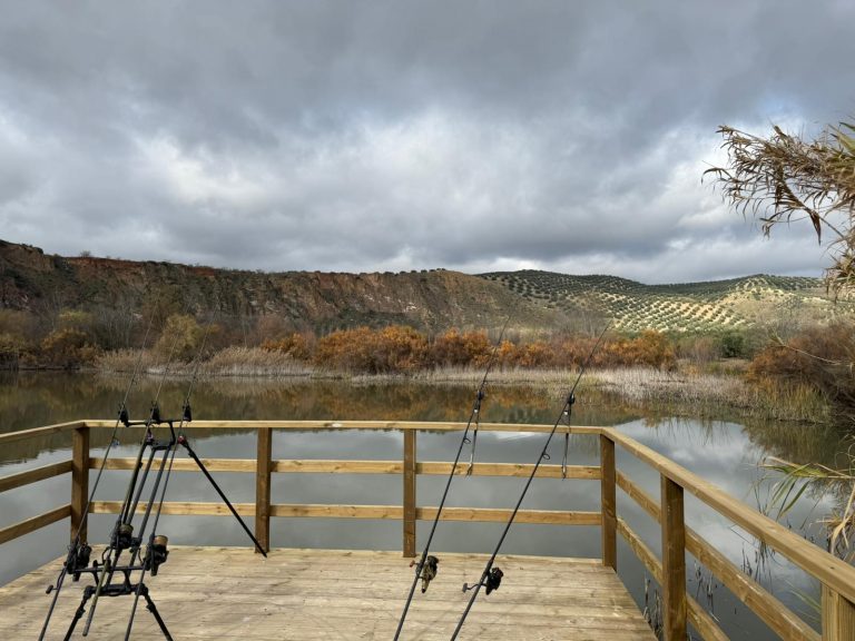 El Ayuntamiento de Cuevas Bajas continúa las mejoras en los Lagos de los Fernández para potenciar el ocio y el disfrute del entorno natural