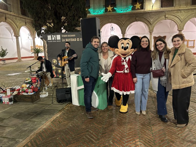 La solidaridad navideña reúne cerca de 80 kilos de alimentos para Aventura Solidaria Antequera