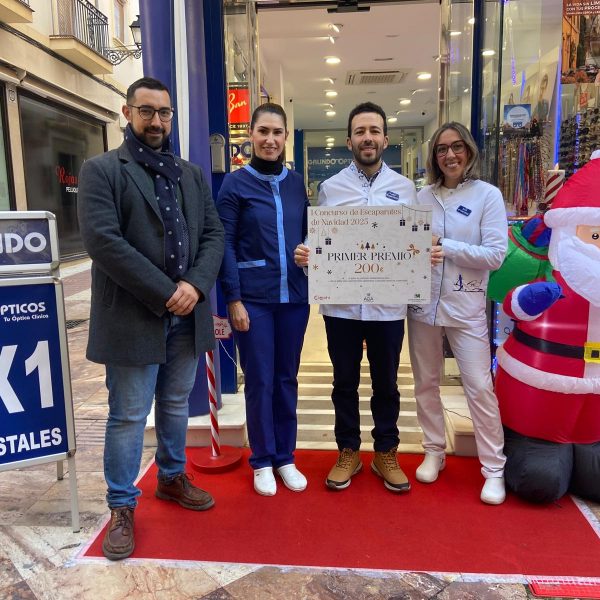 Galindo Ópticos, ganador del I Concurso de Escaparates de Navidad de la ACIA en Antequera