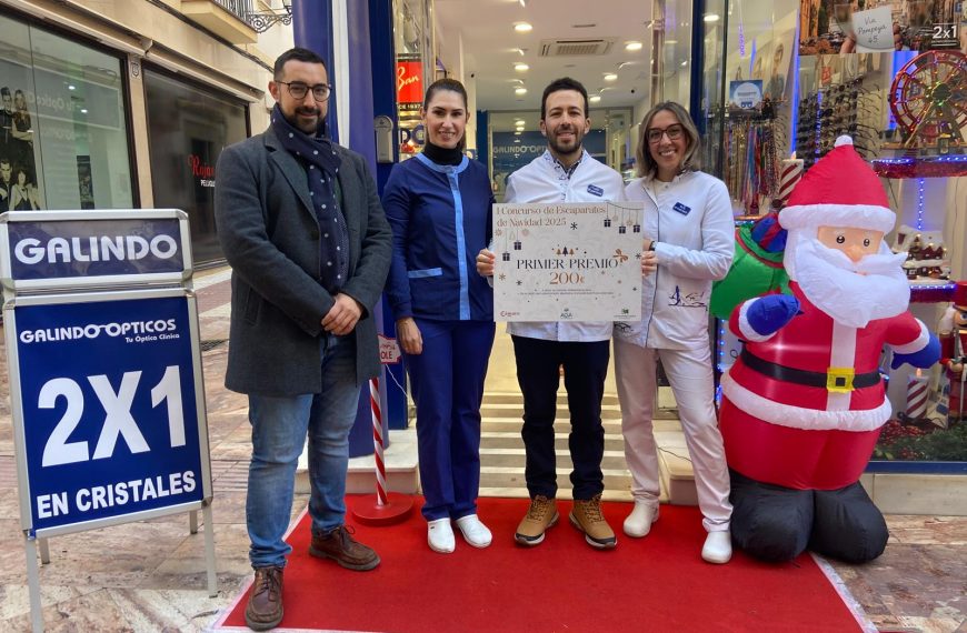 Galindo Ópticos, ganador del I Concurso de Escaparates de Navidad de la ACIA en Antequera
