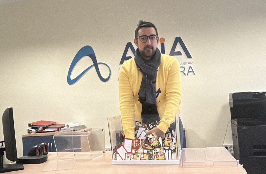 Juan de Dios Mora gana el cheque de 3.000 euros de la campaña ‘Comprar en Navidad en Antequera tiene premio’ 2025