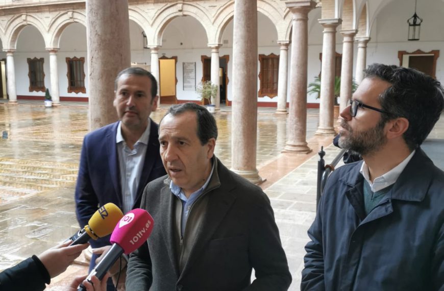 El PSOE destaca la financiación récord del Gobierno a los ayuntamientos y a la Diputación y propone destinarla a un plan de asfaltado en Antequera