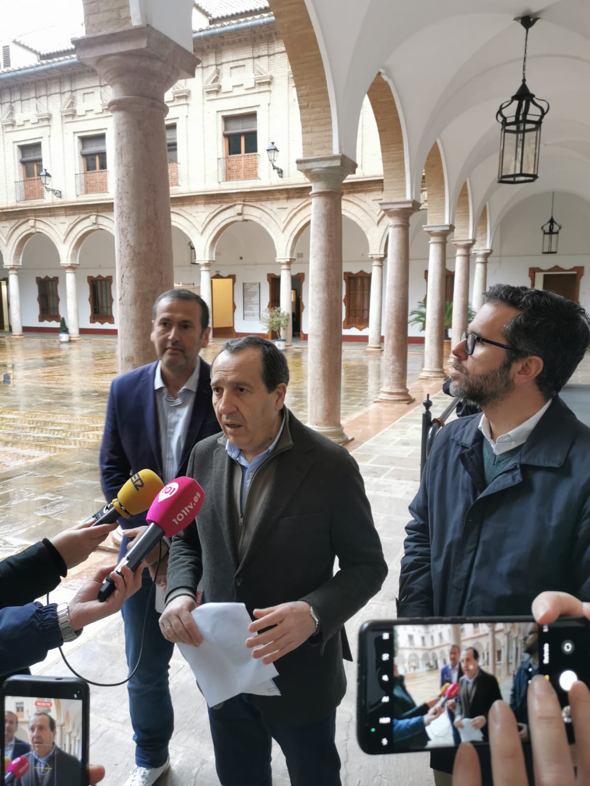 El PSOE destaca la financiación récord del Gobierno a los ayuntamientos y a la Diputación y propone destinarla a un plan de asfaltado en Antequera