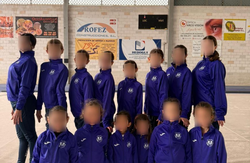 El Ayuntamiento de Cuevas Bajas entrega nuevos chándales a las alumnas de gimnasia rítmica