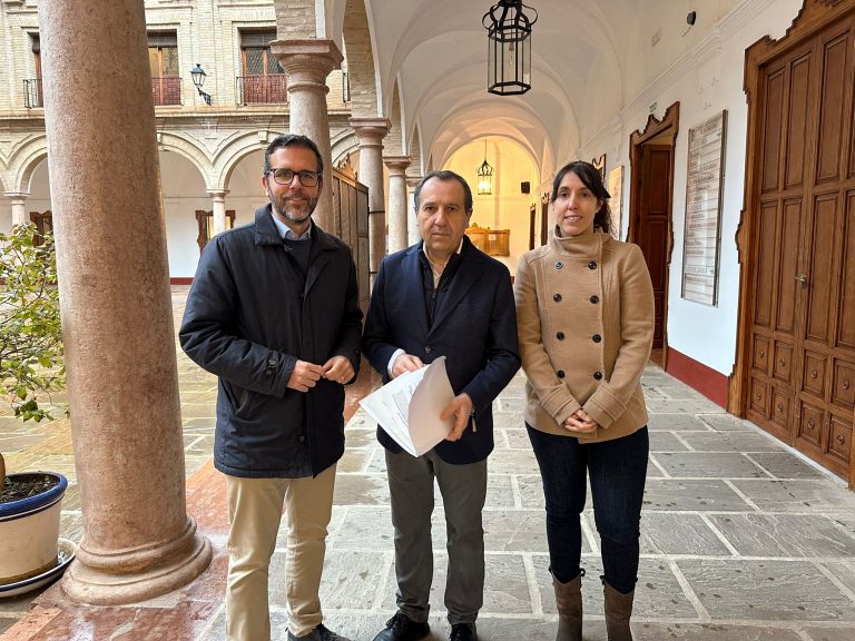 El PSOE de Antequera destaca la subida de las pensiones en 2026 y acusa al PP de poner en riesgo su mantenimiento