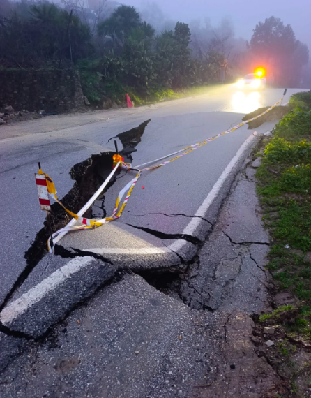 Corte temporal de la carretera MA-6101 en Villanueva de Algaidas