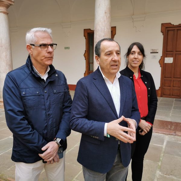 Espejo destaca la bajada del paro en Antequera y el récord de afiliación femenina en España