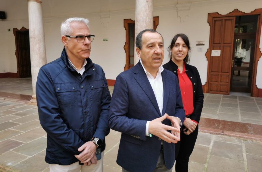 Espejo destaca la bajada del paro en Antequera y el récord de afiliación femenina en España