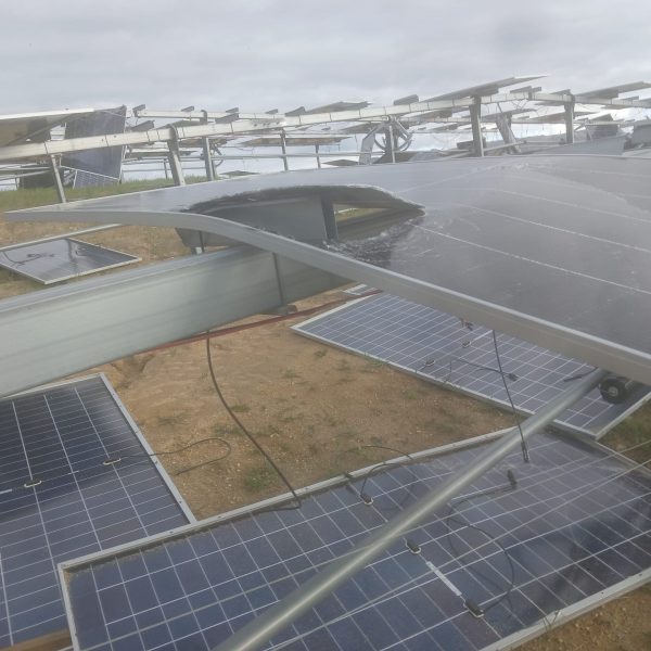 Alertan del impacto ambiental tras la destrucción de miles de placas solares en la cabecera de los pantanos que abastecen a Málaga