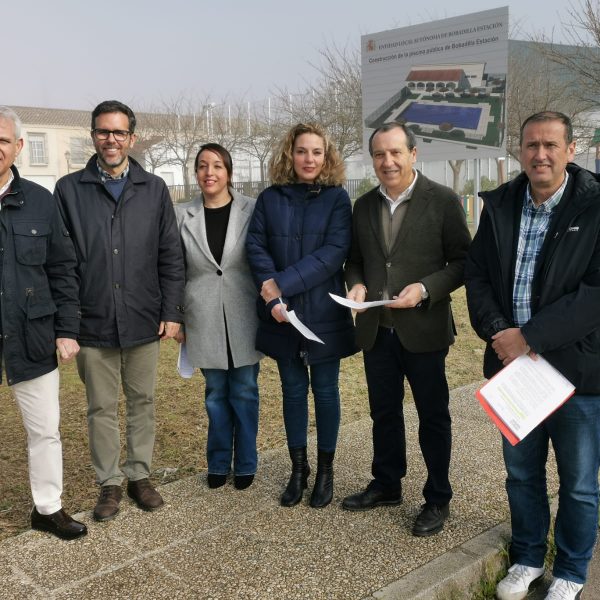 El PSOE denuncia la pérdida definitiva de la subvención para la piscina de Bobadilla Estación y el “abandono” de la Diputación hacia sus vecinos