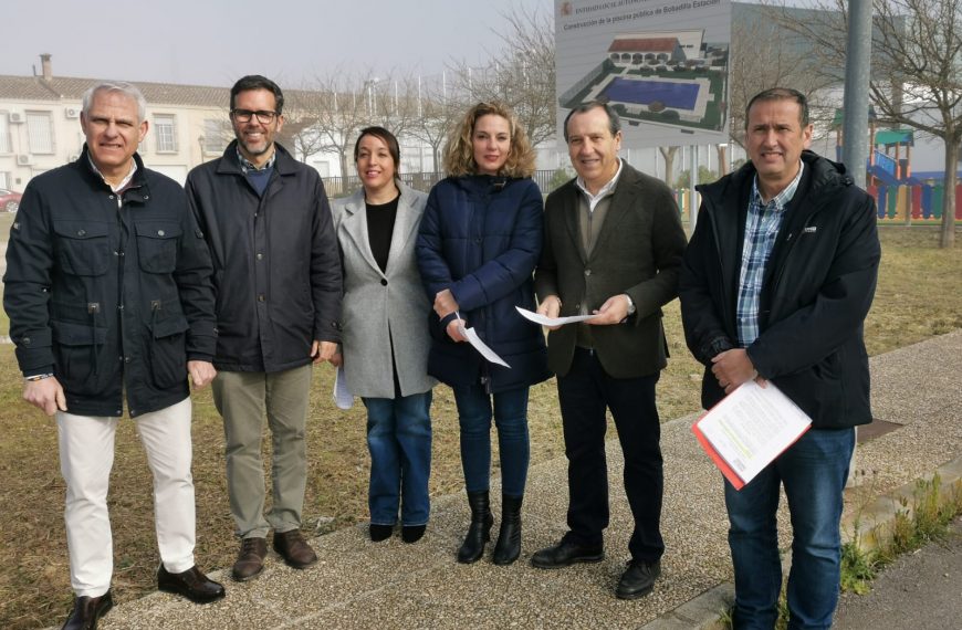 El PSOE denuncia la pérdida definitiva de la subvención para la piscina de Bobadilla Estación y el “abandono” de la Diputación hacia sus vecinos