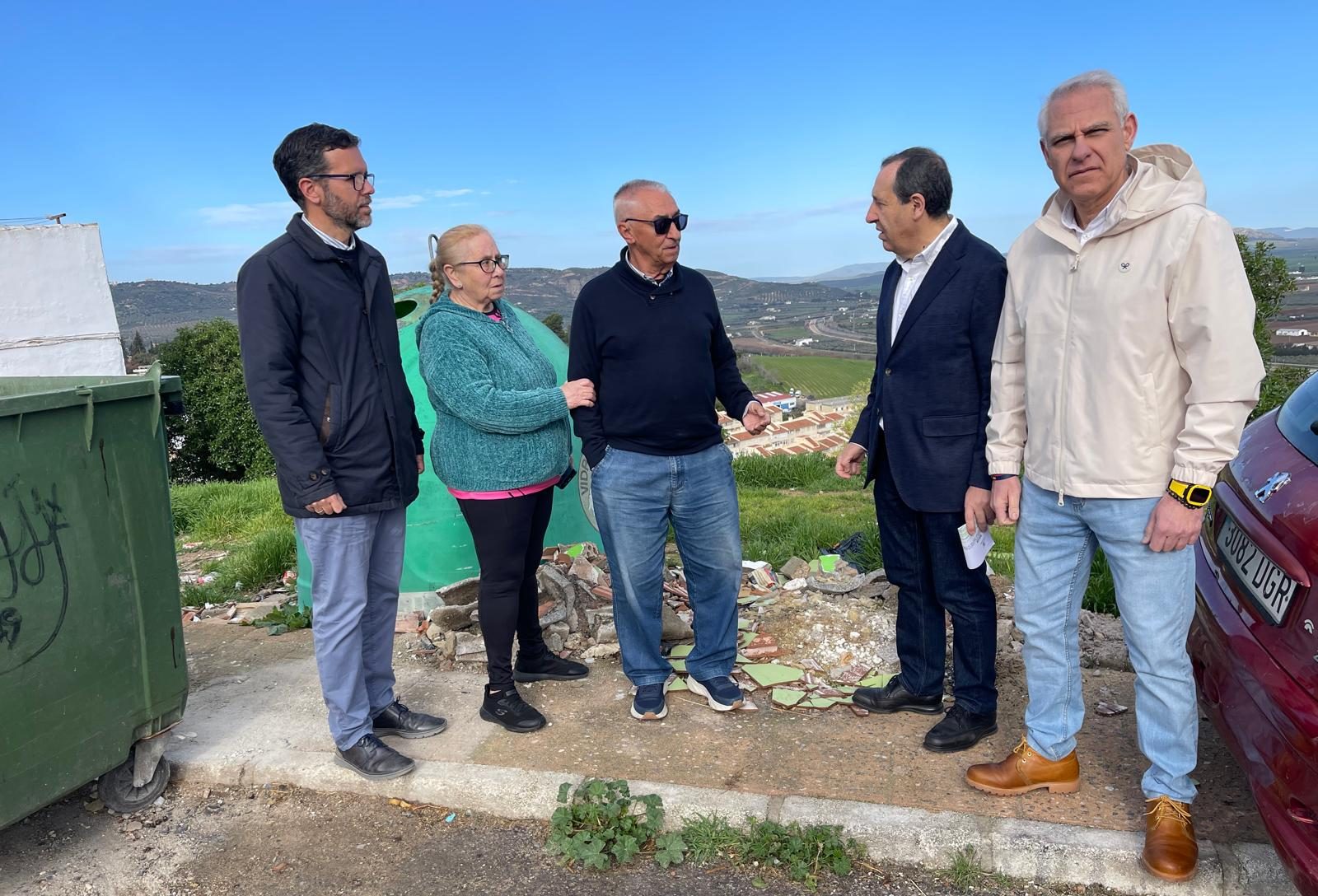 El PSOE de Antequera exige un plan de choque de limpieza en Veracruz y mejoras en el autobús urbano