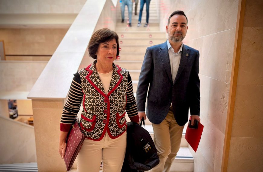 El PSOE de Fuengirola frena la «política de gestos» de la derecha y exige soluciones reales para la educación, la sanidad y la convivencia