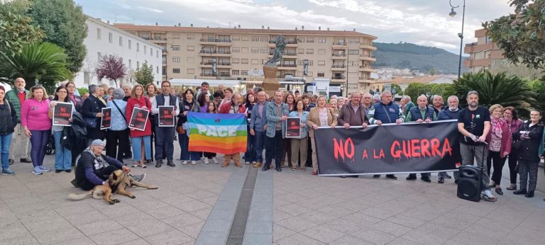 José Luis Ruiz Espejo reivindica en Antequera el “no a la guerra” y reclama agotar la vía diplomática