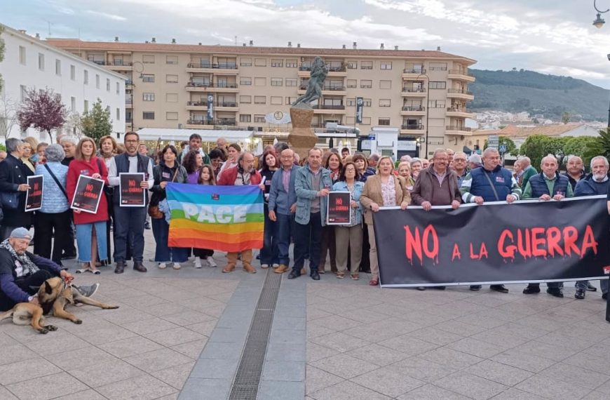 José Luis Ruiz Espejo reivindica en Antequera el “no a la guerra” y reclama agotar la vía diplomática