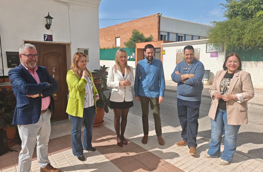 El PSOE se compromete en Vélez-Málaga a devolver la educación al centro de las políticas con un gobierno progresista en Andalucía