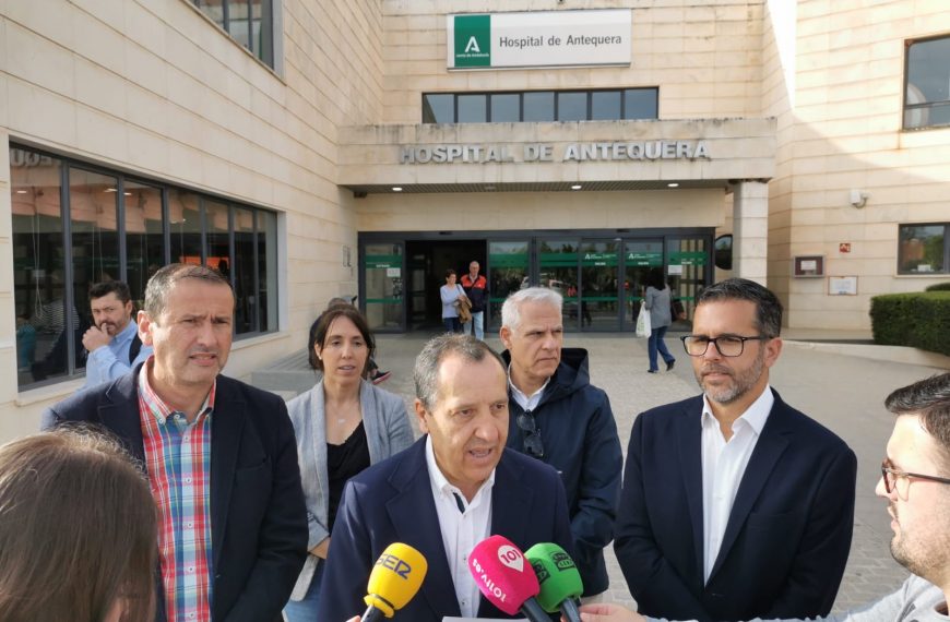 El PSOE denuncia el colapso de la sanidad pública andaluza y exige responsabilidades a la Junta por el aumento de las listas de espera