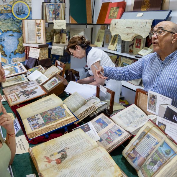 La 55ª Feria del Libro de Málaga reúne a más de medio centenar de librerías y editoriales en el Paseo del Parque
