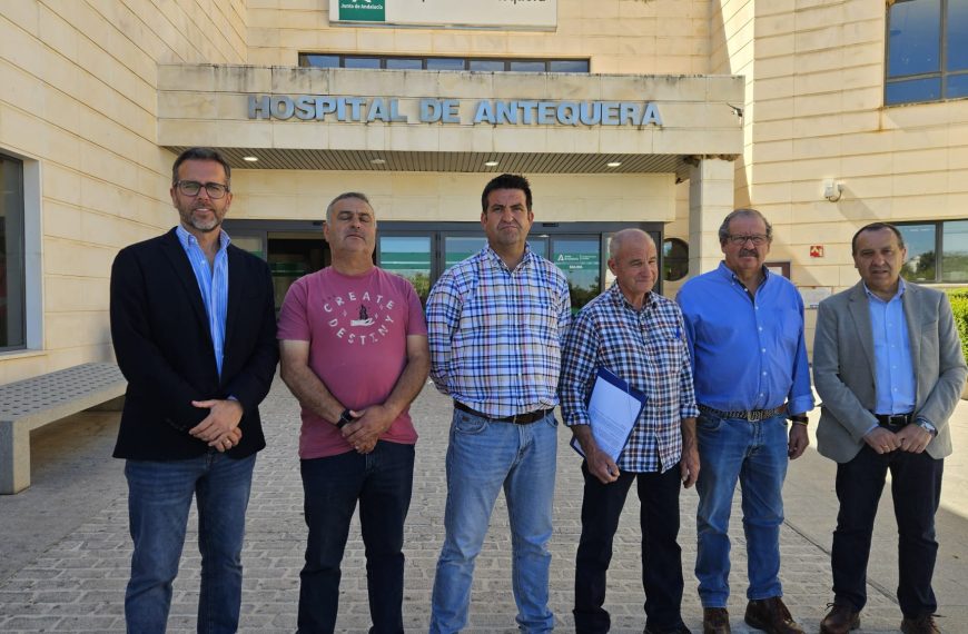 El alcalde de Villanueva de la Concepción exige a la Junta una respuesta para ampliar el consultorio y reforzar la plantilla